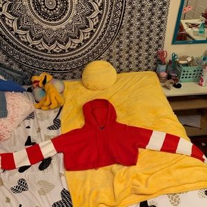 Red and white hoodie cropped shirt